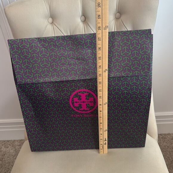 Tory Burch Gift Bag Collection - Picture 2 of 8